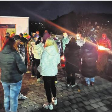 Die Premiere ist geglückt - Die Erstaufführung des Videos wurde – wie könnte es in Hägglingen anders sein – als kleines Fest inszeniert. Bild: zg