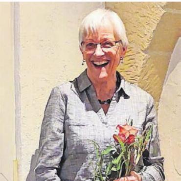 Gesamter Vorstand wiedergewählt - Myrta Lüthi ist seit 40 Jahren aktiv dabei und wurde für ihre Vereinstreue geehrt. Bild: zg