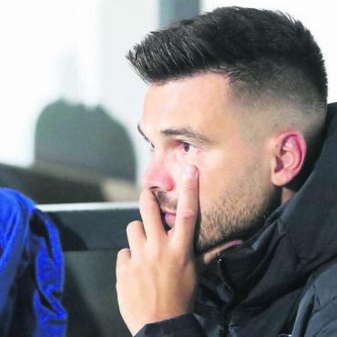 Der Cousin aus Dottikon - Goran Karanovic beobachtet nach seinem Sechs-Minuten-Einsatz, wie der FC Wohlen einen Sieg gegen Tuggen holt. Bild: Archiv/jl