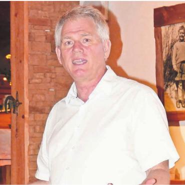 Verein VSLR bleibt weiter am Ball - Präsident Stephan Bärtschi konnte an der GV viele Mitglieder des Vereins «Verträgliche Starkstromleitung Reusstal» begrüssen. Er und seine Vorstandskollegen hielten die Versammlung betreffs Neuestem auf dem Laufenden. Bild: Stefan Treier