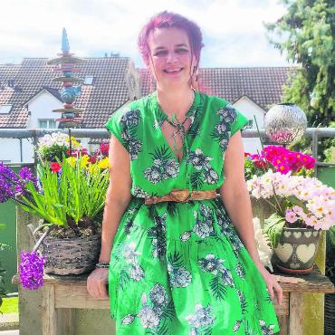 «Das Herz berühren» - Umgeben von Pflanzen und Blumen fühlt sie sich in ihrem Element: Floristin ist für Bea Nold mehr als einfach ein Beruf. Bild: Marco Huwyler