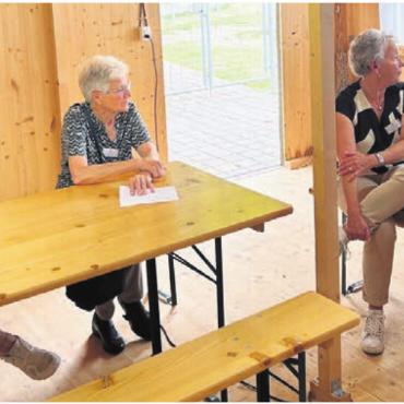 Wertvolles Supplement - Am Schnuppernachmittag bekamen Interessierte von Freiwilligen der Oberen Mühle Einblicke in die Arbeit. Bilder: Sabrina Salm