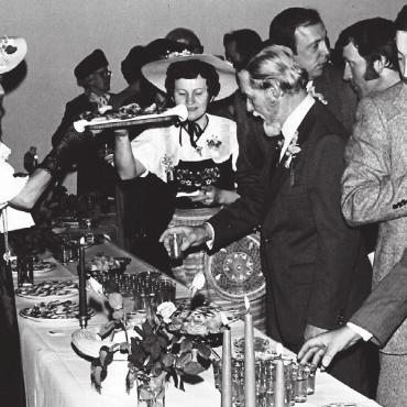 «Einmalig auf der ganzen Welt» - Exklusiver Start am 13. Februar 1976: An der Eröffnungsfeierlichkeit vor 50 Jahren waren nur geladene Gäste dabei. Bilder: Daniel Marti / Archiv