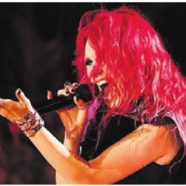 Neues Publikum erobern - Die Dintikerin ist Sängerin bei gleich zwei Metal-Bands. Bild: rd