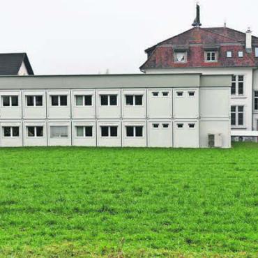 Diverse Verkäufe prüfen - Prüfenswert: Wird das Land beim Schulhaus Anglikon noch gebraucht oder kann es allenfalls verkauft werden?