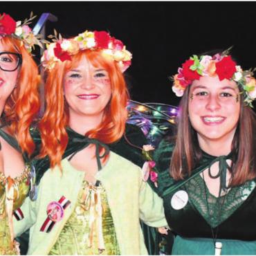 Wunderland hat sein Maskottchen - 2026 sind sie einiges jünger als im Vorjahr und ohne Rollator unterwegs: d‘Wohler Sirene. Von links: Tosca Liserra, Jacqueline Spanò-With, Jeannine Bonne und Corinne Manimanakis. Bilder: Monica Rast (6), zg (1)