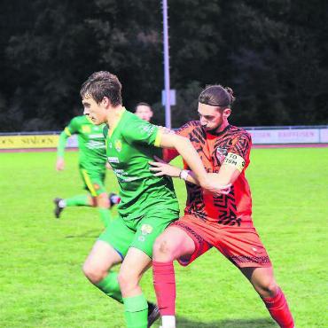 Starker Auftritt belohnt - Zwei Tore und ein sackstarkes Spiel: Daniil Kaban (links) vom FC Mutschellen ist in Topform. Bild: Astrid Moser