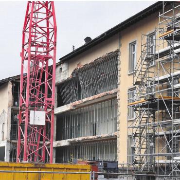 «Wir können uns keine Verzögerungen leisten» - Zurzeit wird an der bestehenden Bezirksschule kräftig saniert. Es folgen weitere Projekte, die einen Stellenausbau benötigen.