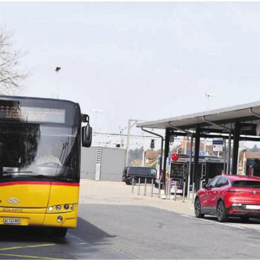 Bessere Anschlüsse an S-Bahn - Der Bus 217 nach Affoltern bietet am Bahnhof Muri neu einen Anschluss zum Spital, durch die Line 245. Bild: Verena Anna Wigger