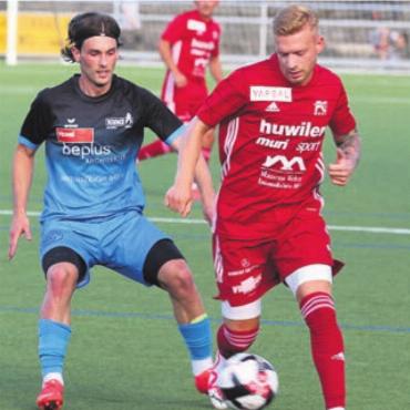 «Sonntagsausflug» zu den Ex-Profis - Der FC Muri (rechts Jan Burkard) kriegt es mit einer Startruppe zu tun. Bild: Archiv