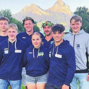 Platzwunde und Topleistungen - Die Freiämter Aktivteilnehmer. Hinten, von links: Ivan Huber, Marc Weber, Joel Meier, Patrick Spielmann. Vorne: Robin Birchler, Sarina Weber, Saya Brunner. Es fehlen: Magomed Ayskhanov, Michael Bucher, Nikita Gerasymenko und Marin Gologan. Bilder: zg