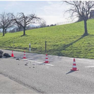 Motorradfahrer übersehen - Ein Automobilist übersah beim Abbiegen einen Motorradfahrer. Bild: pz