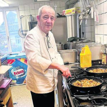 Den Ruhestand verdient - Von früh bis spät war Marino Guilio in der Küche und hinter dem Tresen an der Arbeit. Nun übergibt er das Restaurant in neue Hände. Bild: mub