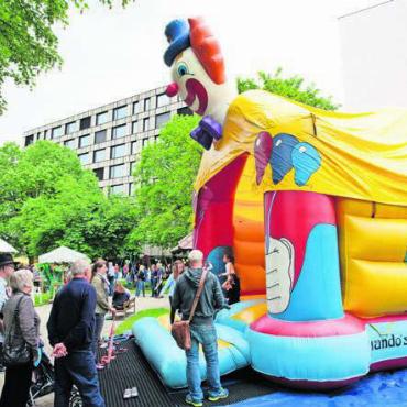 «Ein Fest, um Danke zu sagen» - Eine Hüpfburg soll es auch diesmal geben. Das Volksfest wird jenem zur Eröffnung des Hauses Fortuna im Jahre 2016 gleichen – ähnlich vielfältig und bunt.