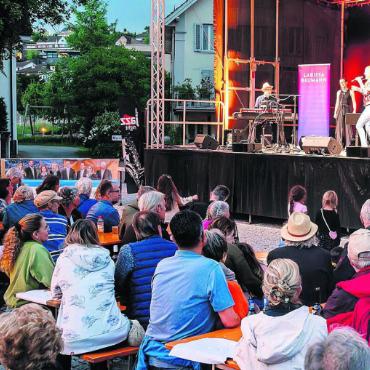 Glück steht im Vordergrund - Im letzten Jahr war die ibw jazz night gut besucht. Auch dieses Jahr wird viel Publikum erwartet – obwohl der Event am Freitag, dem 13. stattfindet. Bild: pd