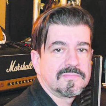 «Daran könnte ich mich gewöhnen» - Edis Mano ist einer der beiden Bandleader der Ellis Mano Band. Bild: Archiv