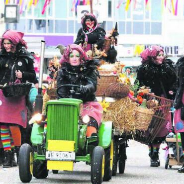 «Wir wollen den grössten Umzug» - Etwas geschafft von den Fasnachtstagen, trotzdem in bester Laune: Die Häxe aus Wohlen.
