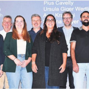 Mit fünf Zielen zum Sitzgewinn - Die Nominierten der Mitte (v. l.): Michael Rorato, Marc Donat, Philipp Neeser, Stefanie Dietrich-Meyer, Ruedi Donat, Aline Knoblauch, Harry Lütolf, Arlette Bär Deucher, Pius Cavelty, Avni Krasniqi, Sabrina Meyer, Marco Schmid, Ursula Giger Wertli, Alexander Müller. Auf dem Bild fehlen: Daniel Heinrich, Claudia Breitschmid, Simone Meyer-Weibel.
