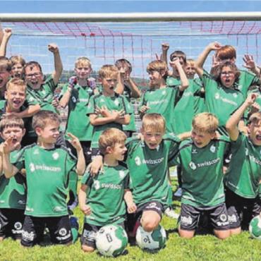 Fussballcamp als Ferienhighlight - Eine spassige Truppe. Vom Spiel über die Freizeit war neben dem Eifer auch die Freude stets dabei. Bild: zg