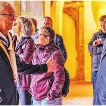 Auf Zeitreise im Kloster Muri - Interessante Führung: Hagewo-Präsident Fabrice Müller (Mitte) war jedenfalls sehr beeindruckt.