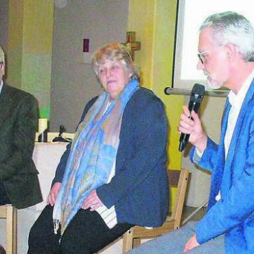 Ein Kulturwandel ist nötig - Führten durch die Podiumsdiskussion (v. l.): Gerhard Ruff, Pastoralraumleiter Unteres Freiamt; Antonia Hasler, Regionalverantwortliche der Bistumsregion St. Urs; Michael Jablonowski, Pastoralraumleiter der Katholischen Kirche am Mutschellen.