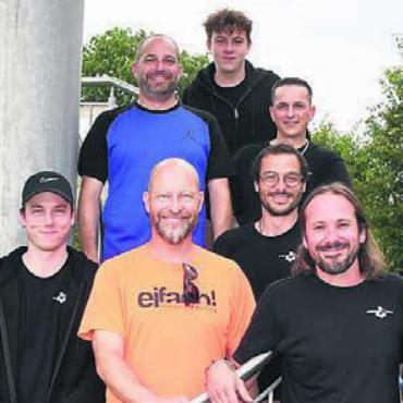 Treffpunkt für Blatten - Sie alle sind an der «Teacher’s Lounge» beteiligt: Die besondere Bar soll am Jugendfest zum einzigartigen Treffpunkt werden. Bild: dm