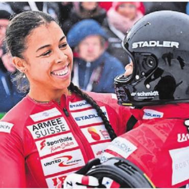 Freiämter Sportler des Jahres - MELANIE HASLER (27)
BERIKON
BOB
Melanie Hasler ist und bleibt Weltspitze. Im Monobob-Weltcup fährt sie in Winterberg auf den 2. Rang. Im Mono- und Zweierbob ist die Vorzeige-Athletin fast in jedem Rennen unter den Top 6. Der absolute Höhepunkt für die Berikerin: An der Europameisterschaft in Lillehammer fährt sie zur Silbermedaille. Auch der Start in die Olympia-Saison 2025/26 ist ihr zuletzt gut gelungen.