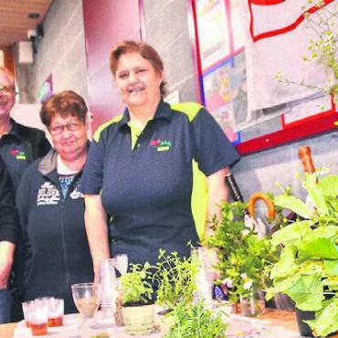 Als Dorf zusammenrücken - Der Samariterverein zeigt heimische Pflanzen und ihre Heilwirkung.