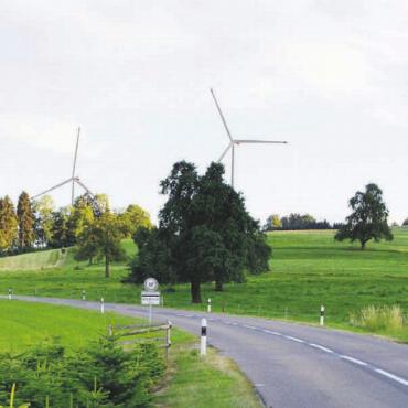 Drei Windräder auf dem Lindenberg - So werden sie künftig die Silhouette des Lindenbergs prägen. Die drei Windräder in der Gemeinde Beinwil werden von Weitem sichtbar sein. Bild: zg