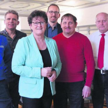 Ein grosses Miteinander - Die Arbeitsgruppe, die den neuen Gemeindevertrag massgeblich ausgearbeitet hat, von links: Oliver Stöckli (Mühlau), Simon Bachmann (Chef Regionalpolizei, beratend), Rainer Heggli (Merenschwand), Milly Stöckli (Muri), Christian Wernli (BDO AG, beratend), Jakob Sidler (Sins), Michael Weber (Boswil) und Theo Kern (Dietwil). Bilder: Annemarie Keusch