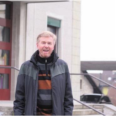 Spuren hinterlassen - Die Sanierung und der Ausbau des Schulzentrums Halde haben ihn in den vergangenen Jahren stark gefordert. Jetzt freut sich Thomas Burkard, dass er die Verantwortung in neue Hände übergeben kann. Bild: Chregi Hansen