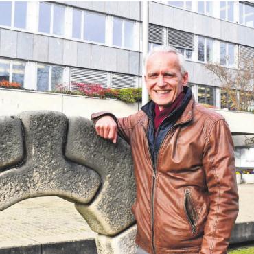 «Ich werde der beste Garant sein …» - Markus Keller vor dem Wohler Gemeindehaus: Er setzt im Wahlkampf auf seinen starken Leistungsausweis.
Bild: Daniel Marti