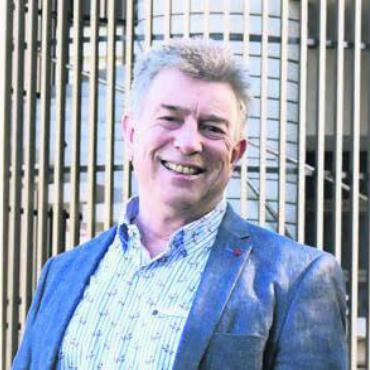 Wie eine Liebeserklärung - Genugtuung, Freude, Stolz: Paul Huwiler, Präsident des Trägervereins, freut sich über den gelungenen Chappelehof-Umbau und auf das Jubiläumsbenefizfest. Bild: dm