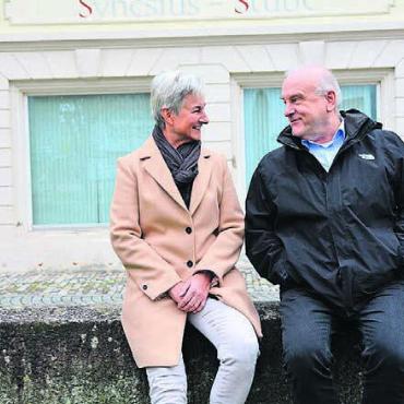 Möglichkeit zum Plaudern - Das neue Angebot in der Synesius-Stube wird unter anderem von Andreas Bossmeyer und Cäcilia Stutz organisiert. Bild: Archiv