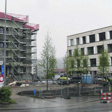 Auf dem Weg zu Negativrekorden - Für die Erneuerung, Erweiterung und Sanierung des Schulzentrums Halde werden gegenwärtig gegen 60 Millionen Franken investiert. Nun folgen bereits die nächsten Grossinvestitionen in neue Schulräume. Bild: Daniel Marti