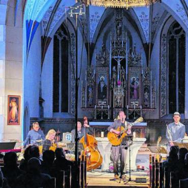 Quer durch musikalische Gezeiten - Querland und Gäste in der St. Vitus Kirche, Merenschwand. Bild:zg
