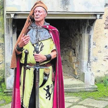 Bei den Hugenotten- und Waldenser-Dörfern - Ritter im Dornröschen-Schloss. Auch das bekamen die Freiämter auf ihrer Reise zu Gesicht. Bild: zg