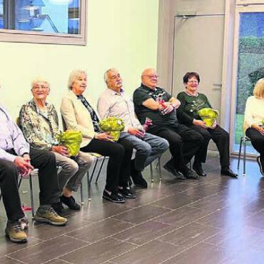 Hier halten Ehen meist lange - 650 Ehejahre auf einem Bild: Geehrt wurden sechs Paare, die seit 50 Jahren (Goldene Hochzeit), 55 Jahren (Platin) respektive gar 60 Jahren (Diamantene Hochzeit) verheiratetet sind. Bilder: Walter Minder
