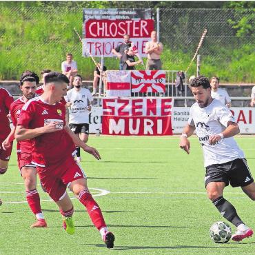 Muri setzt sich oben fest - Doppeltorschütze Tihomir Grabovica (rechts) zeigte ein starkes Spiel.    Bild: Patrick Fischer