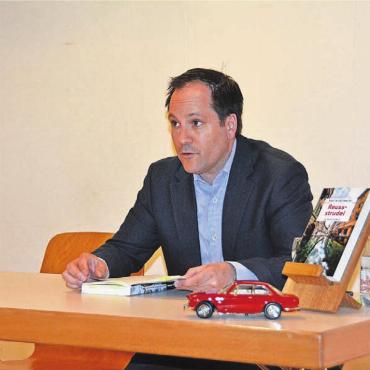 Kultur wird auswärts genossen - Wird es Lesungen wie jene mit Martin Rüfenacht noch geben? Nach dem Rücktritt der Kultur- und Freizeitkommission muss der Gemeinderat über die Bücher. Bild: Archiv