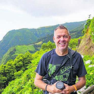 Ein Hoch auf die Azoren - Corrado Filipponi am Miradouro da Ponta do Sossego im Inselosten, São Miguel. Bild: zg