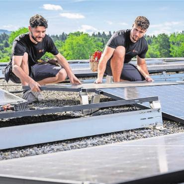 Auf grosses Interesse gestossen - Mit dem Projekt «clever4all» will der Energieversorger ibw in Wohlen seinen Kunden den Weg zur eigenen Photovoltaikanlage (PV-Anlage) erleichtern. Bilder: zg