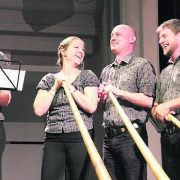 Harmonisches Zusammenspiel - Claudia Geissmann, Sandra Coray, Christoph Widmer und Stefan Grüninger von den Ländlerfrönde Freiamt freuen sich über den gelungenen Soloauftritt. Bild: mo