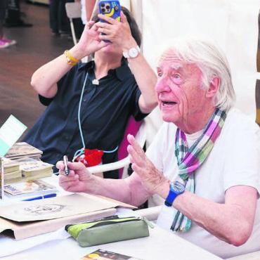 «Wie ein kleines Wunder» - «Typisch Emil»: Er unterhielt sich prächtig mit seinen Fans und seine Partnerin Niccel hielt alles bildlich fest.