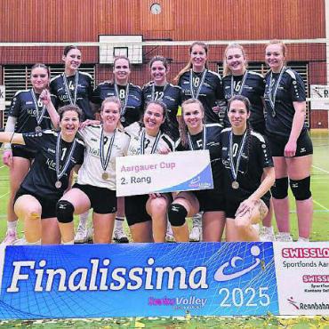 Rang 2 für Mutschellerinnen - Haben den 2. Platz im Aargauer Cup geholt: die Frauen von Volley Mutschellen. Bild: zg