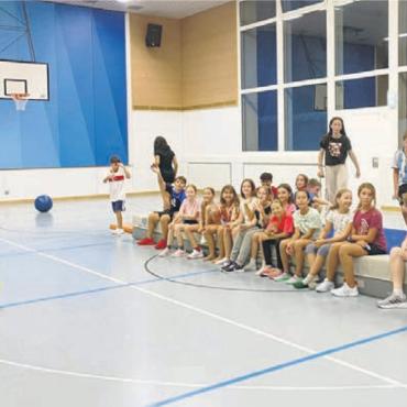 Ein voller Erfolg - Die Sportacular Night war gut besucht von Jugendlichen aus Zufikon. Bild: zg