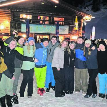 Untypisches Verhalten beobachtet - Die Gruppe des TV Wohlen am diesjährigen Skiweekend in Davos. Bild: zg