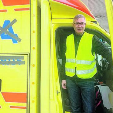 Mit Wohler Beteiligung - Der Wohler Markus Haller begleitet als Beifahrer die Überführung des Rettungswagens. Bild: pd