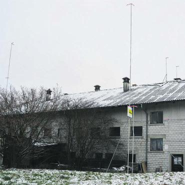 In der Region bleiben - An der Stelle der ehemaligen Schweinemästerei soll bald eine Produktionshalle mit Büros und einer Attikawohnung entstehen. Bilder: Roger Wetli