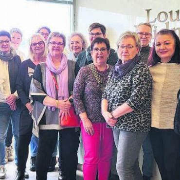 Zu Besuch bei Traditionsfirma - Die Frauen aus Niederwil und Nesselnbach erlebten einen informativen Nachmittag und deckten sich am Schluss mit verschiedenen Produkten für den Eigenbedarf ein. Bild: zg